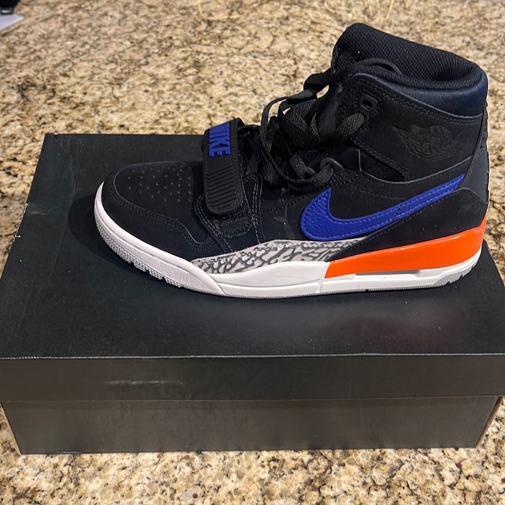 Nike Air Jordan Legacy (Men’s 7/Women’s 8)
